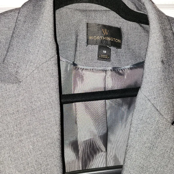 Womens Worthington suit - Picture 2 of 4